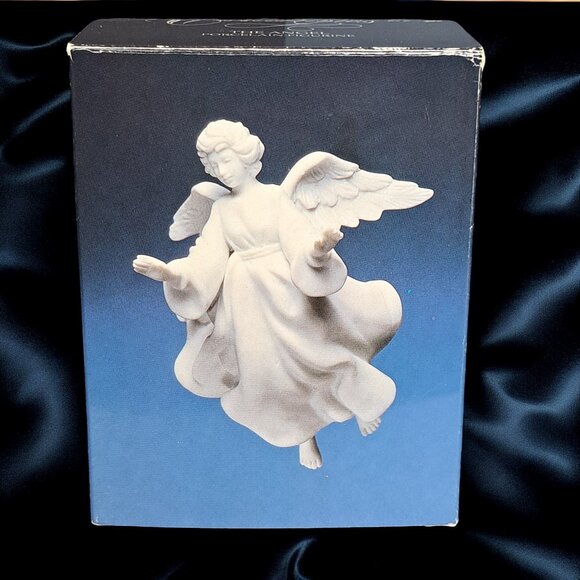 Avon Nativity Collectibles The Angel Flying Hanging White Porcelain Bisque w/Box - Picture 1 of 12
